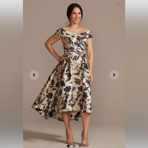 OLEG CASSINI
Metallic Brocade Off-the-Shoulder High-Low Gown Sz 14